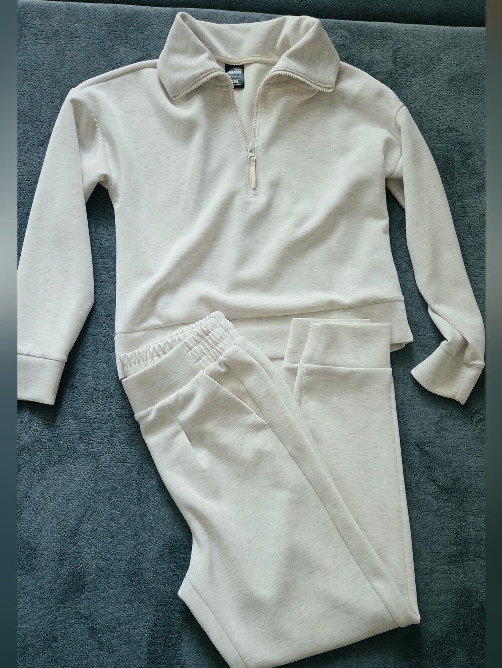 Avía Tracksuit
